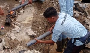 Petugas PERUMDA TM Gercep Lakukan Perbaikan ft