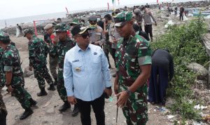 Pj Wali Kota Palopo Menghadiri Gerakan Bersih-bersih Sampah Plastik di Bantaeng FT