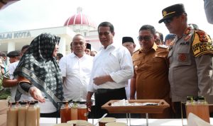 Disambut 10 Ribu Warga Menteri Pertanian ftt (2)