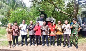 Pj Wali Kota Palopo Serahkan Bantuan Alsintan kepada Dua Kelompok Tani FT