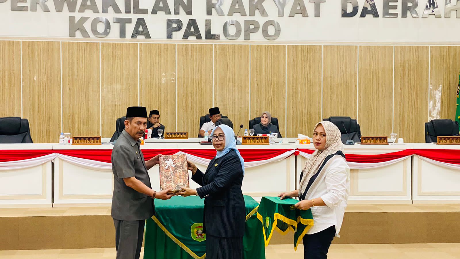 DPRD Palopo Rapat Paripurna Penyerahan RPJPD ft
