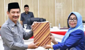 Paripurna DPRD Tetapkan Sepuluh Ranperda Masuk Propemperda 2024 ft
