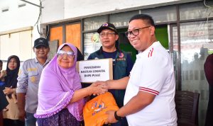 Pj Wali Kota Serahkan Bantuan Logistik BNPB FT