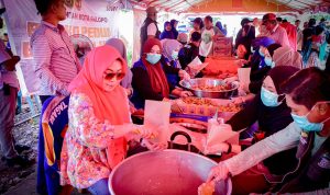 Dapur Umum Pemkot Palopo Salurkan 10 Ribu Bungkus Makanan ft