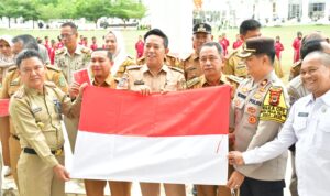 Jelang HUT RI Ke-79 Pemkot Palopo Canangkan Pembagian Bendera Merah Putih ft