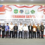 Perkuat Legalitas Aset Daerah, Pj Wali Kota Hadiri Penyerahan Sertifikat BMD dan PTSL