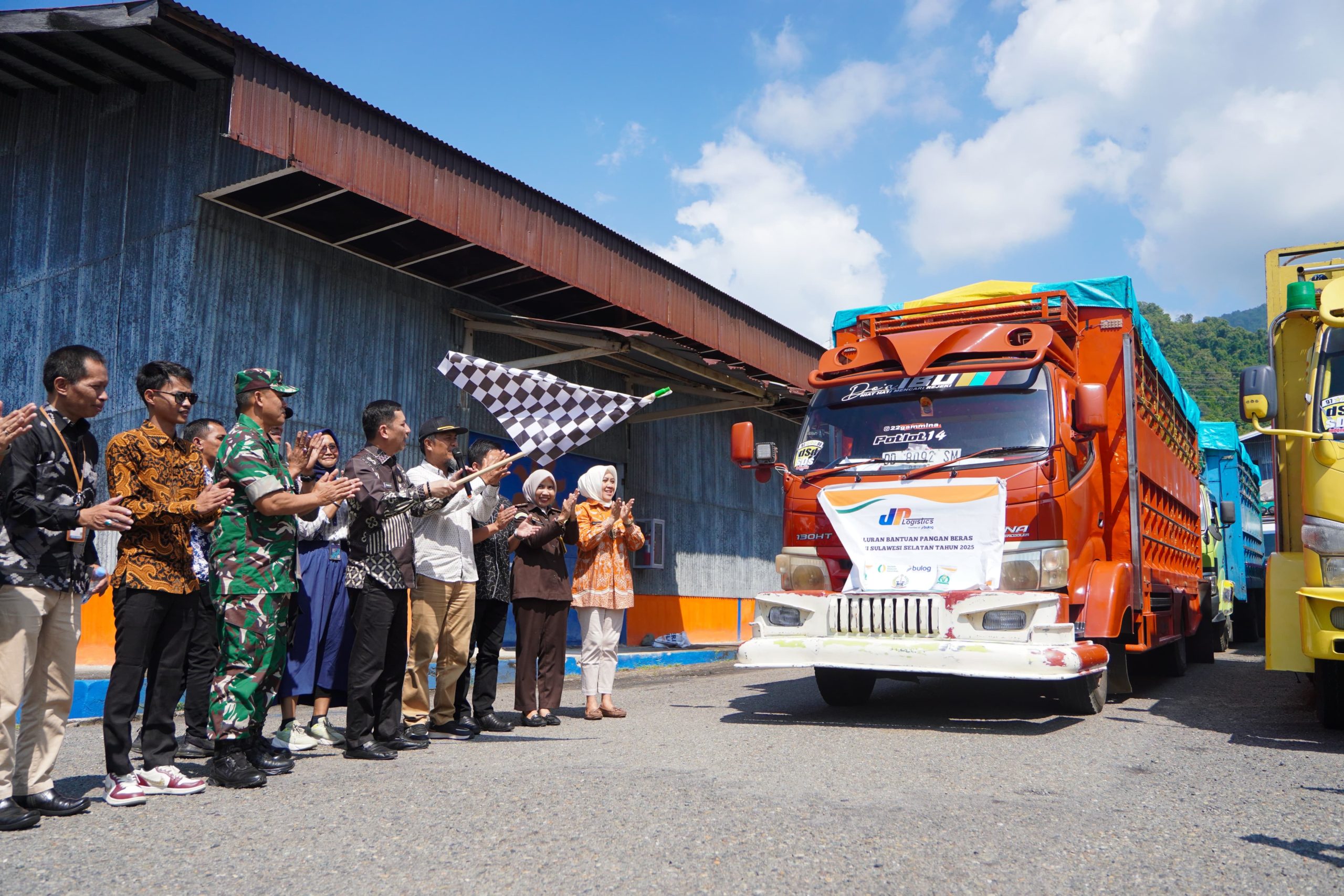 Anggota Komisi III DPRD Kota Palopo Hadiri Giat Penyaluran Bantuan Pangan Beras